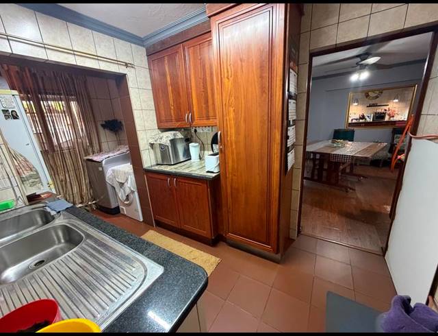 4 BEDROOM TOWNHOUSE FOR SALE IN AERORAND